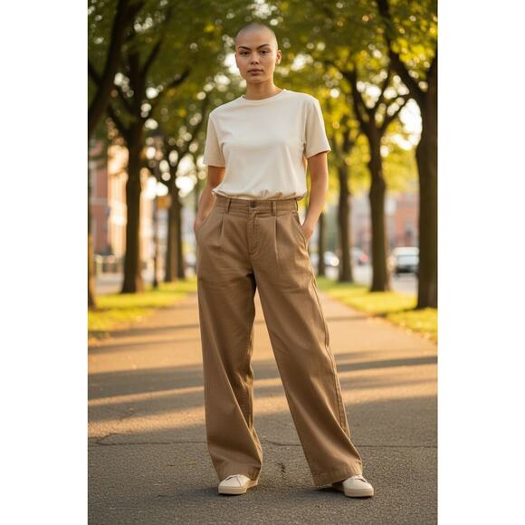 Womens Levis Waterless Brown Pleated W23 L30 Pockets EUC - Picture 1 of 16